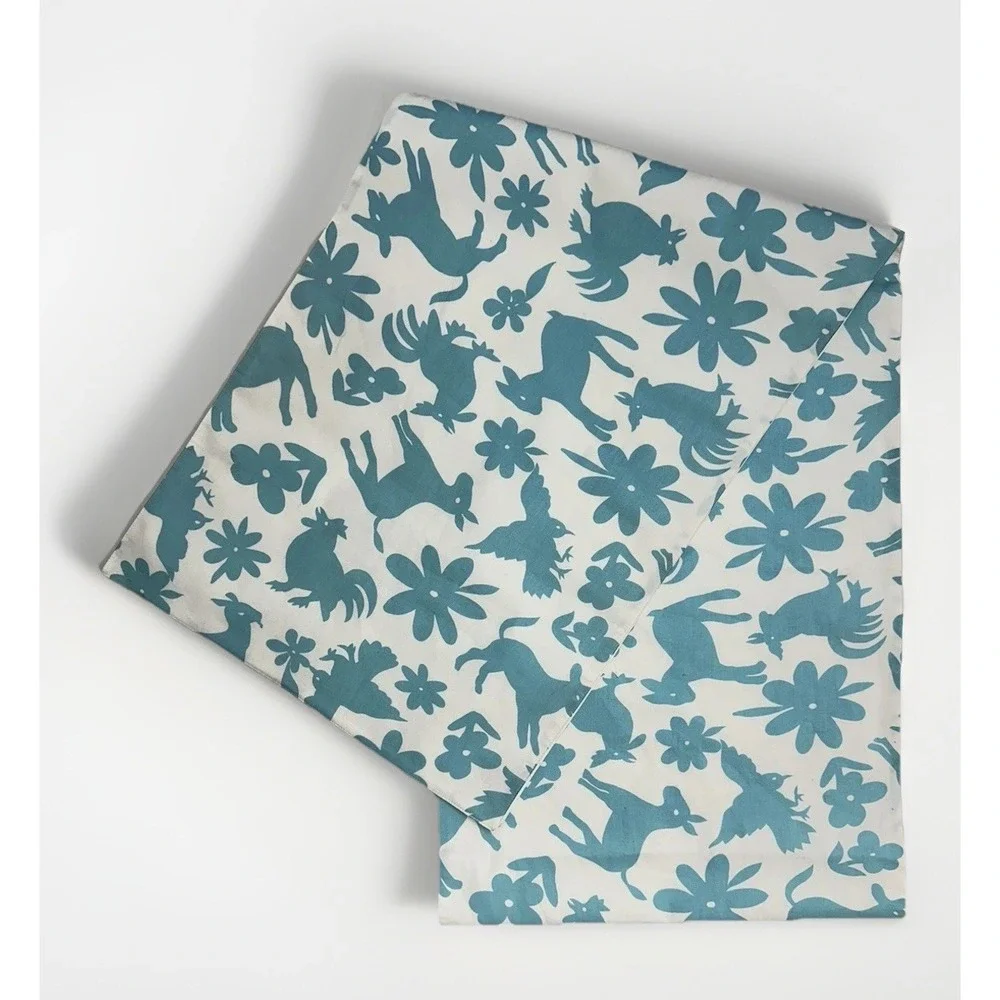 Pottery Barn Blue & White‎ Springtime Farm Chicken Goat Table Runner 100% Cotton
